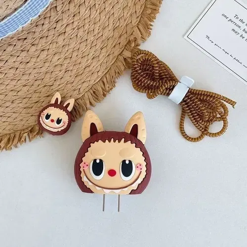 Cubre cargador labubu cafe