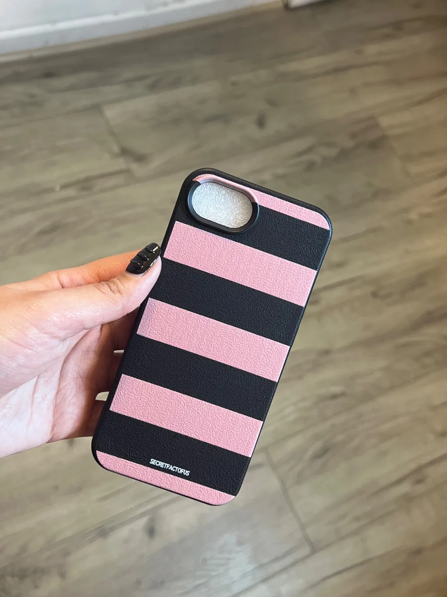 Carcasa negra y rosado