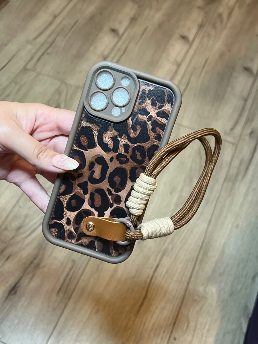 Carcasa animal print + correa