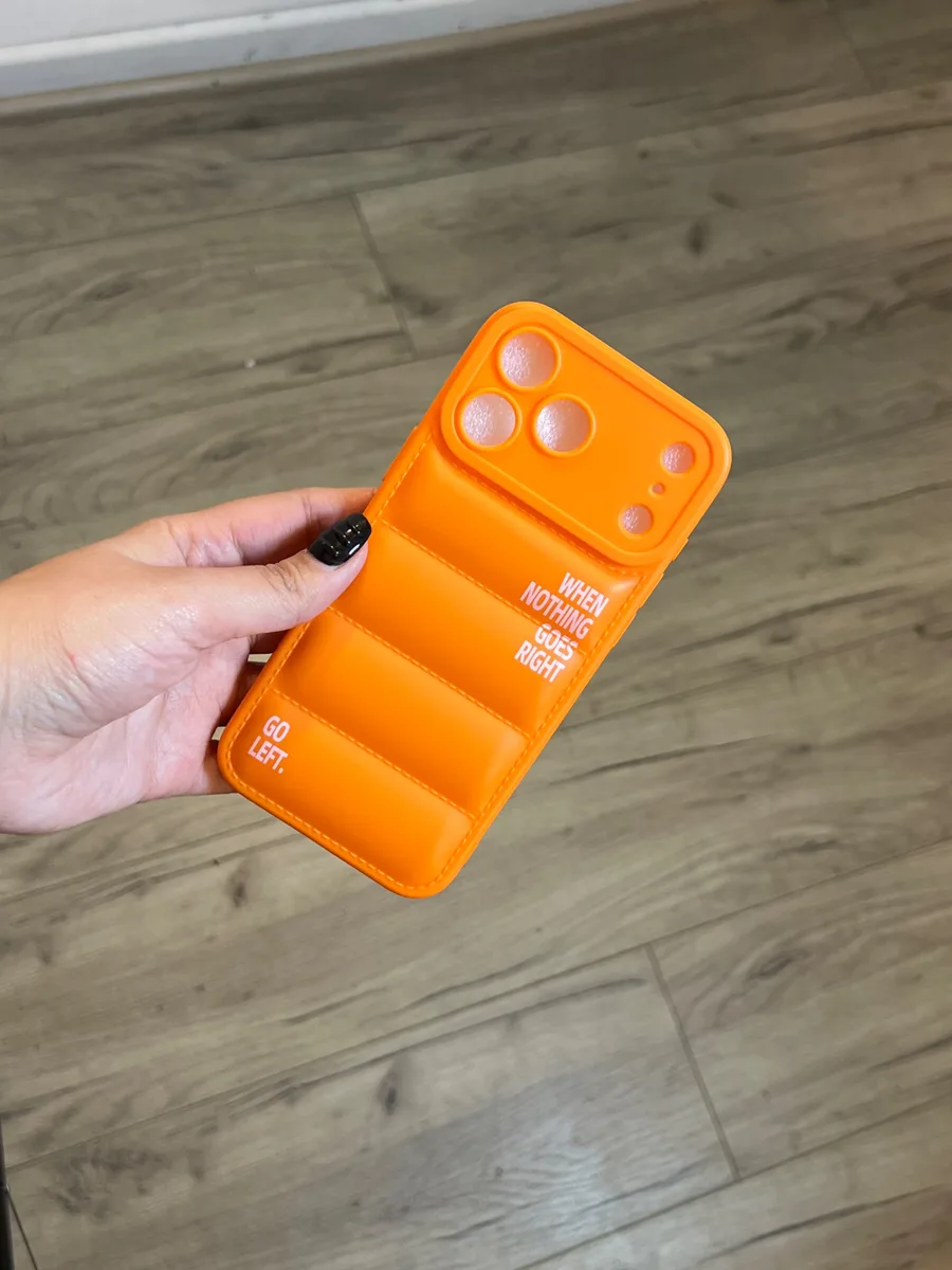 Carcasa naranja acolchada