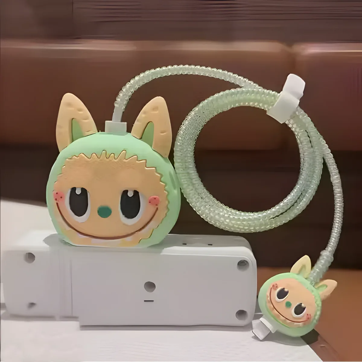 Cubre cargador labubu verde