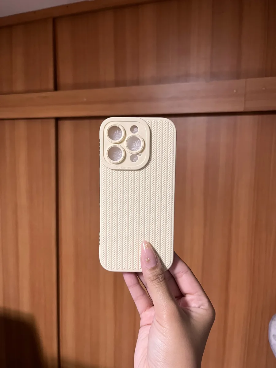 Carcasa blanca trenzada
