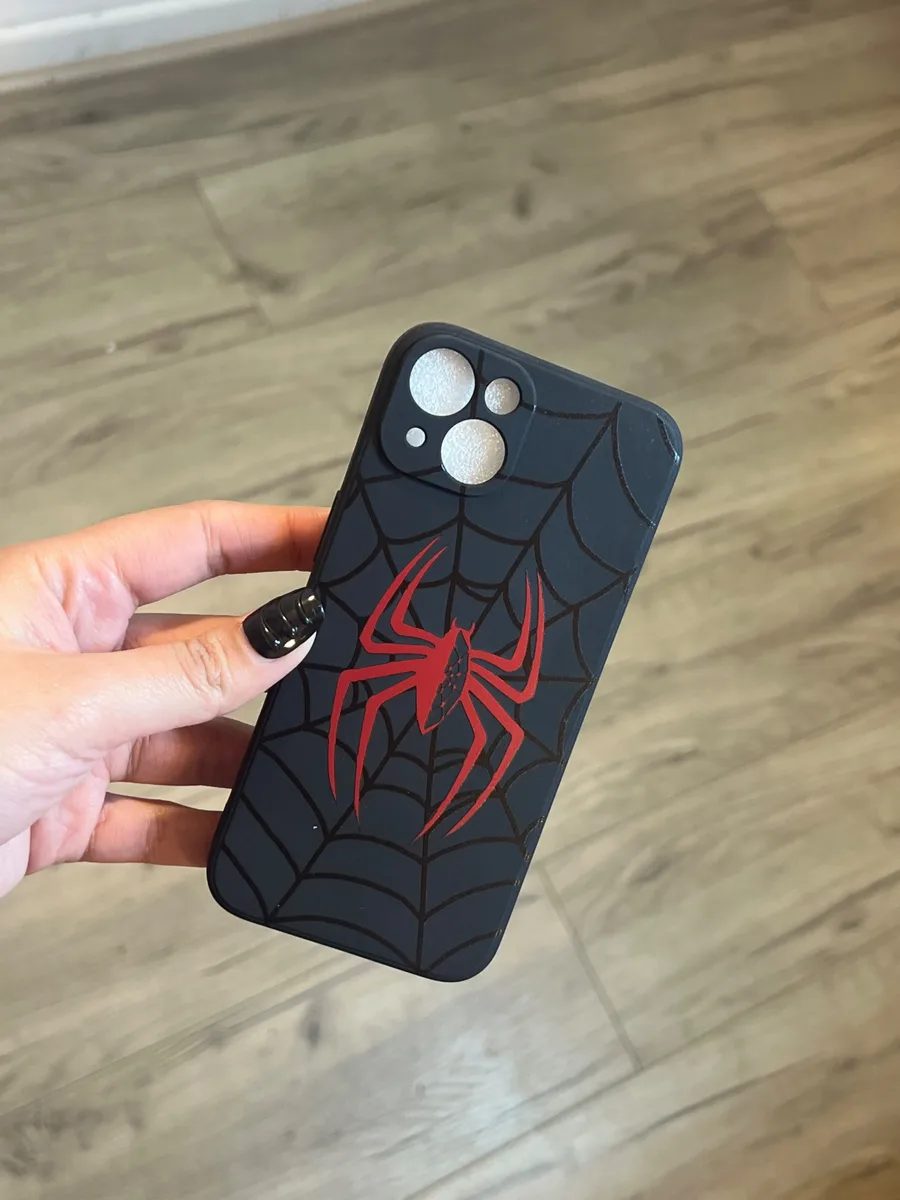 Carcasa negra spiderman