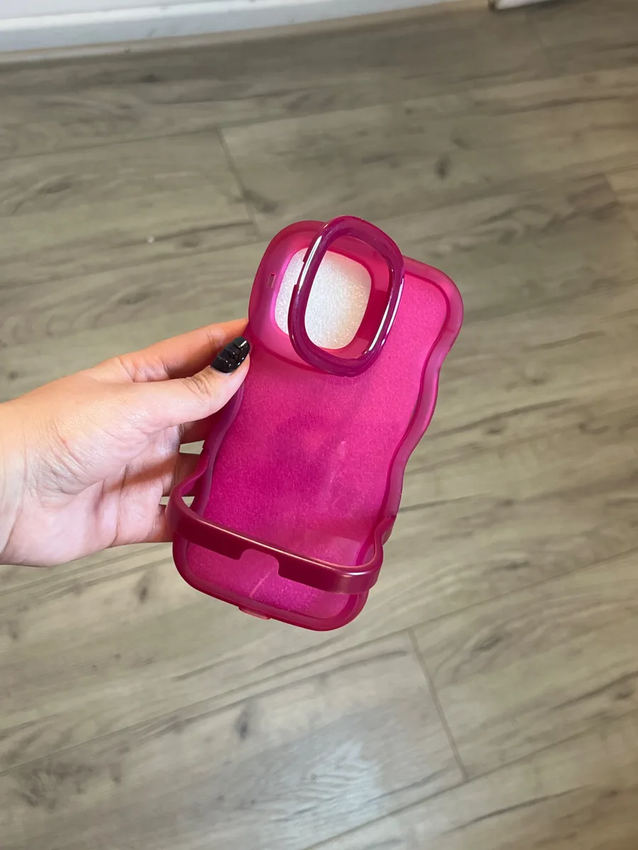 Carcasa fucsia con soportes