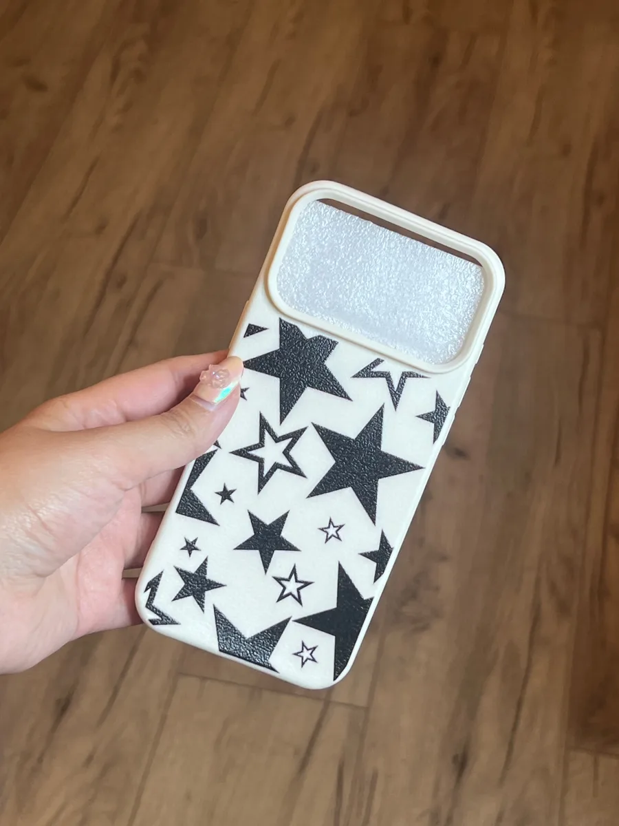 Carcasa estrellas blanco y negro