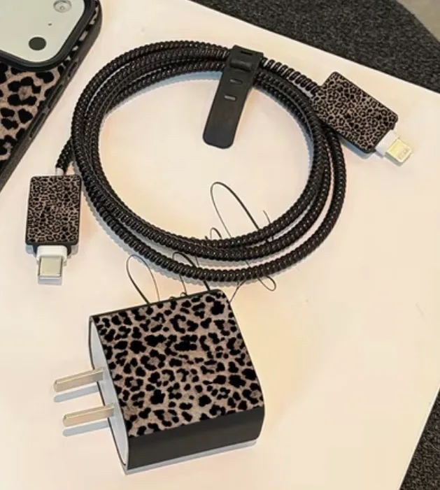 Cubre cargador animal print