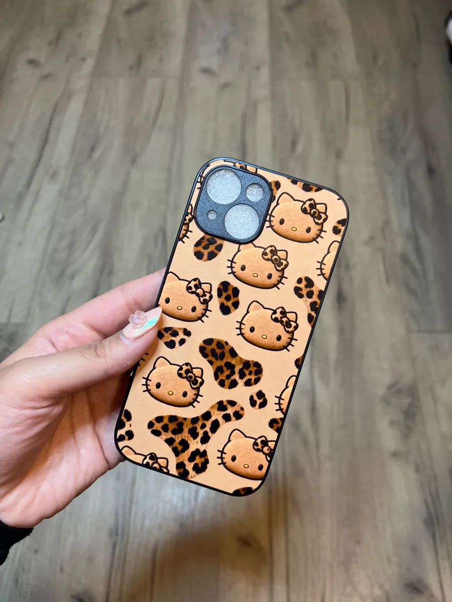 Carcasa Hello Kitty, Animal print