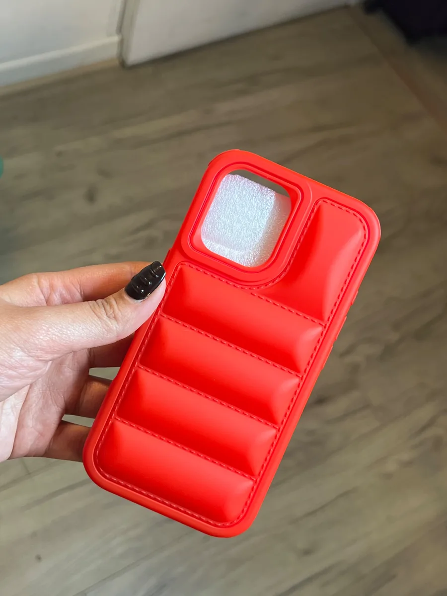 Carcasa roja acolchada